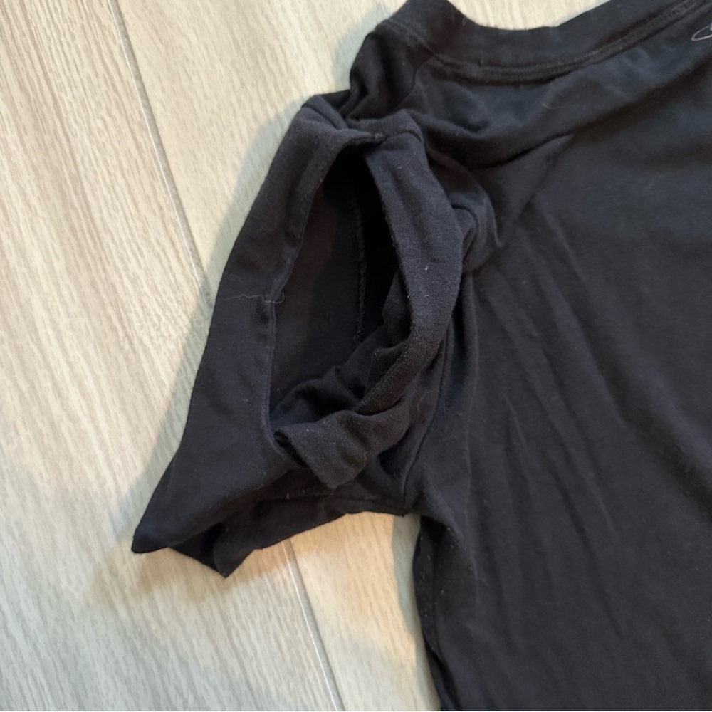 Calla black solid tshirt medium. Excellent condition - Picture 4 of 5